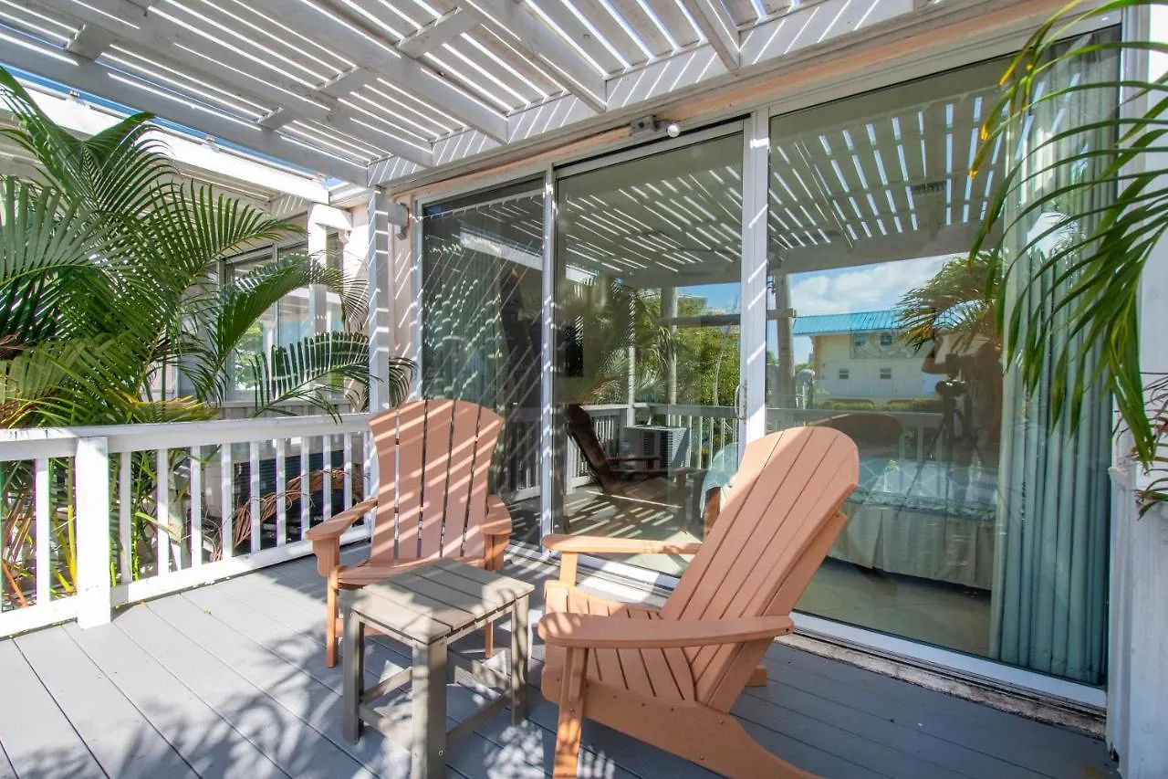 Apartment Beach Living At Island Pine Villas Blaw George Town