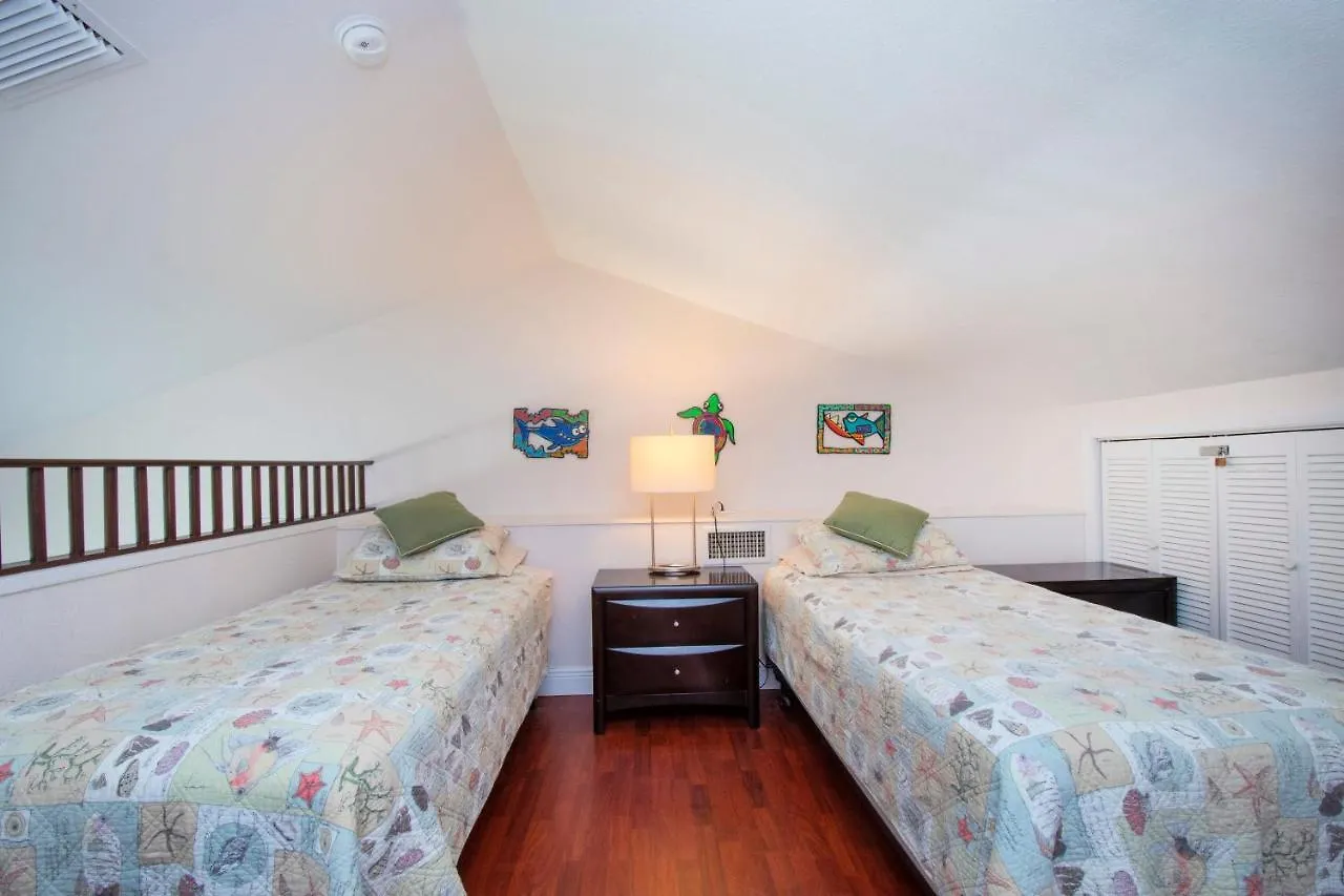 Apartment Beach Living At Island Pine Villas Blaw George Town Cayman Islands